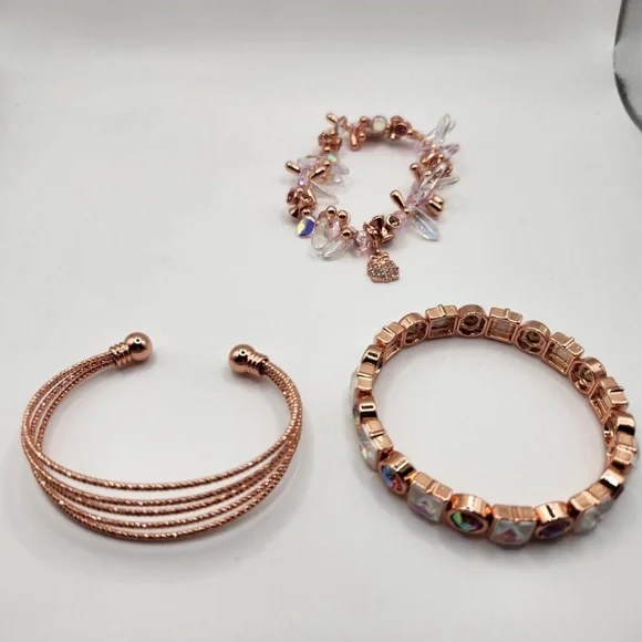 Bomb Party 2023 Holiday Stacks Love Is The Greatest Gift Bracelet RBP6864 NIB - Picture 3 of 8